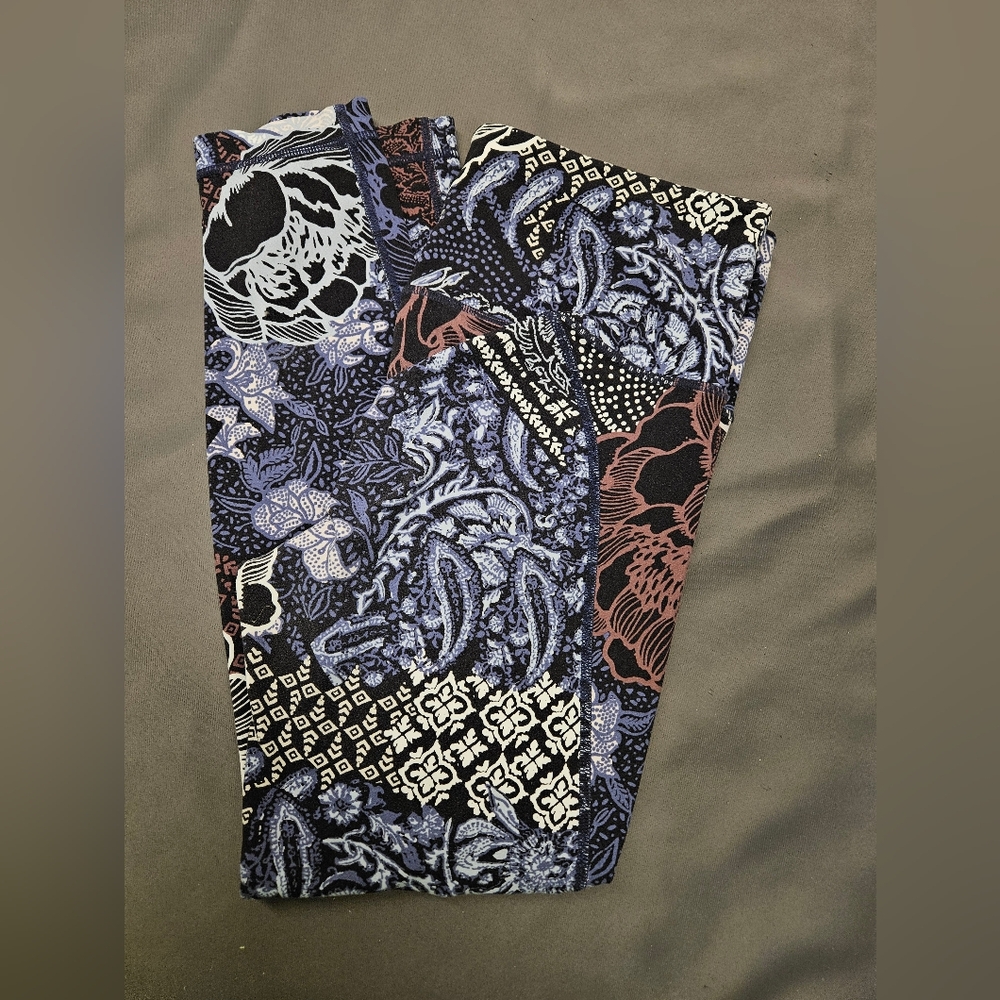 Athleta Floral Patchwork Salutation Tight Legging… - image 4